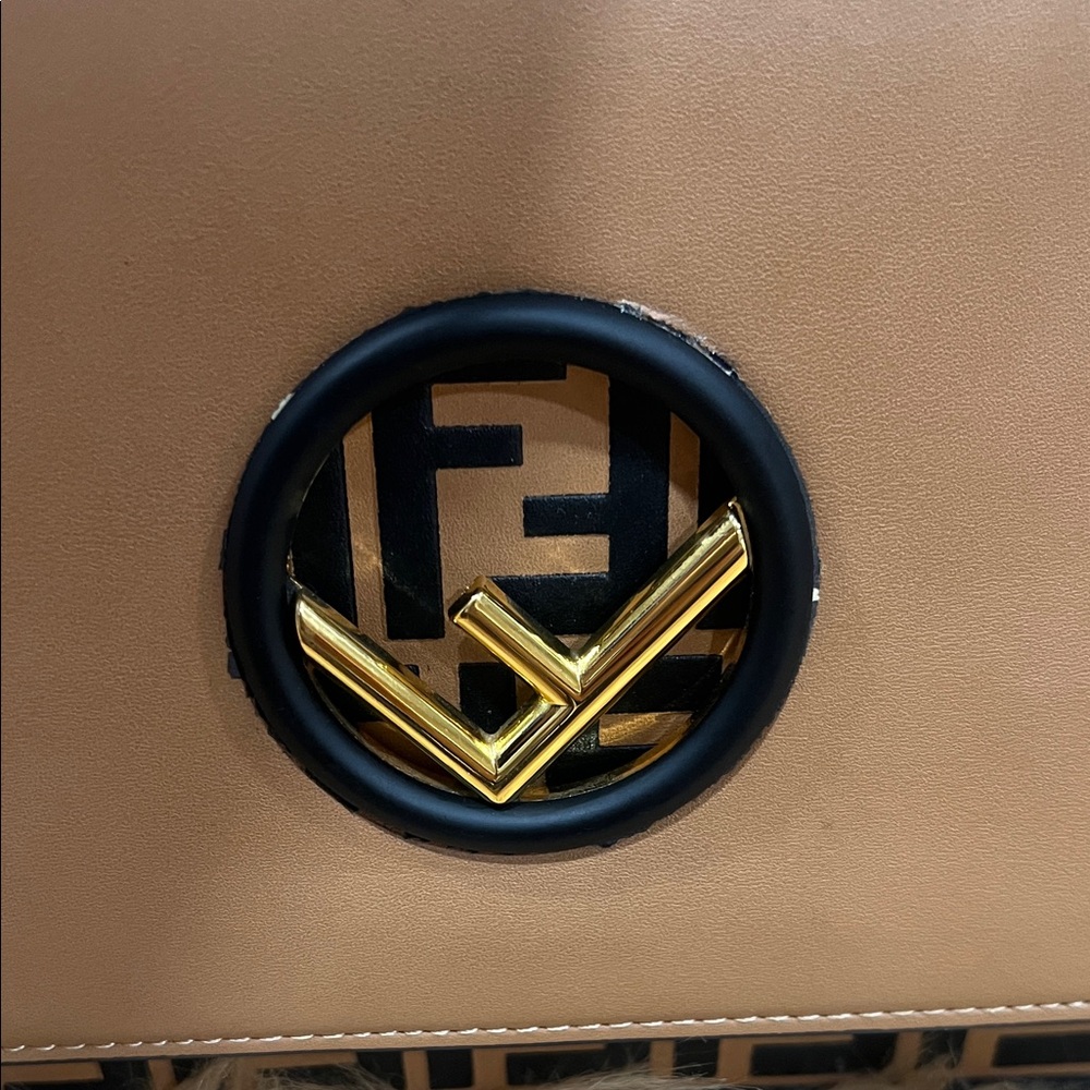 Pre-loved 💕Authentic Fendi Black and Tan Embossed Leather Century F is Fendi Kan - Picture 9 of 17